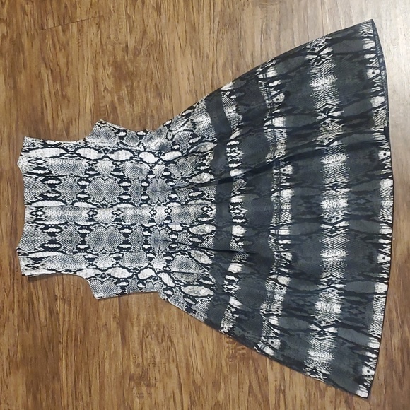 VINCE CAMUTO Snakeskin Fit N Flare Dress - 10 - Picture 7 of 8